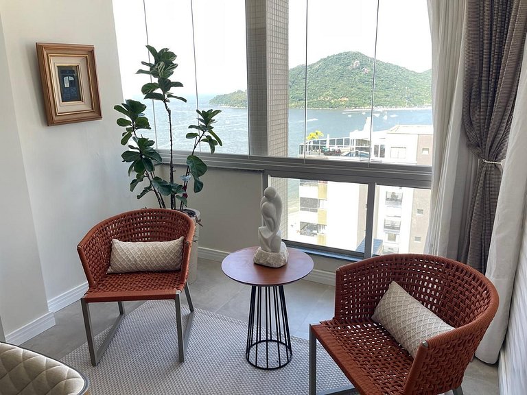 Vacation rental: 2-bedroom apartment with sea view